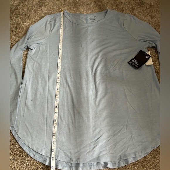 NWT GapFit long sleeve brushed tech jersey that covers your assets - Picture 2 of 4